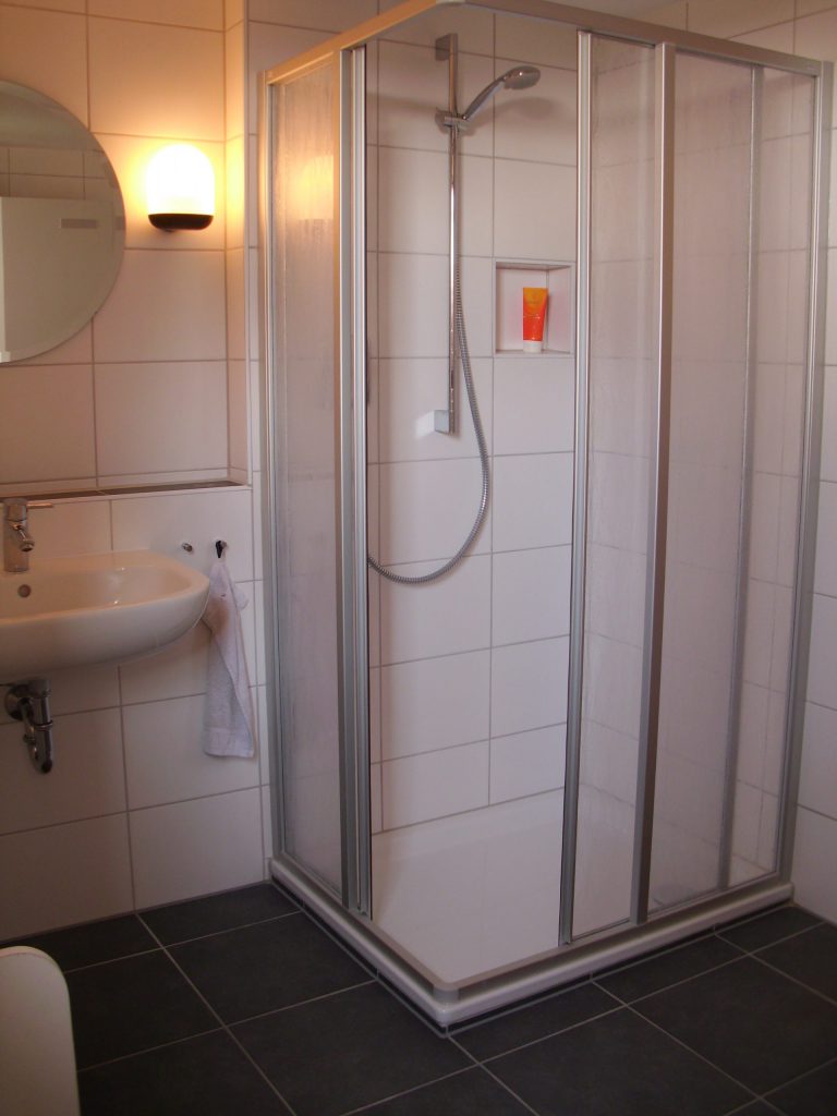 Dusche im Badezimmer